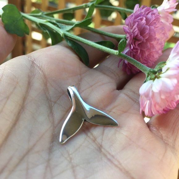 Whale Tail Pendant - 925 Sterling Silver - Picture 4 of 4
